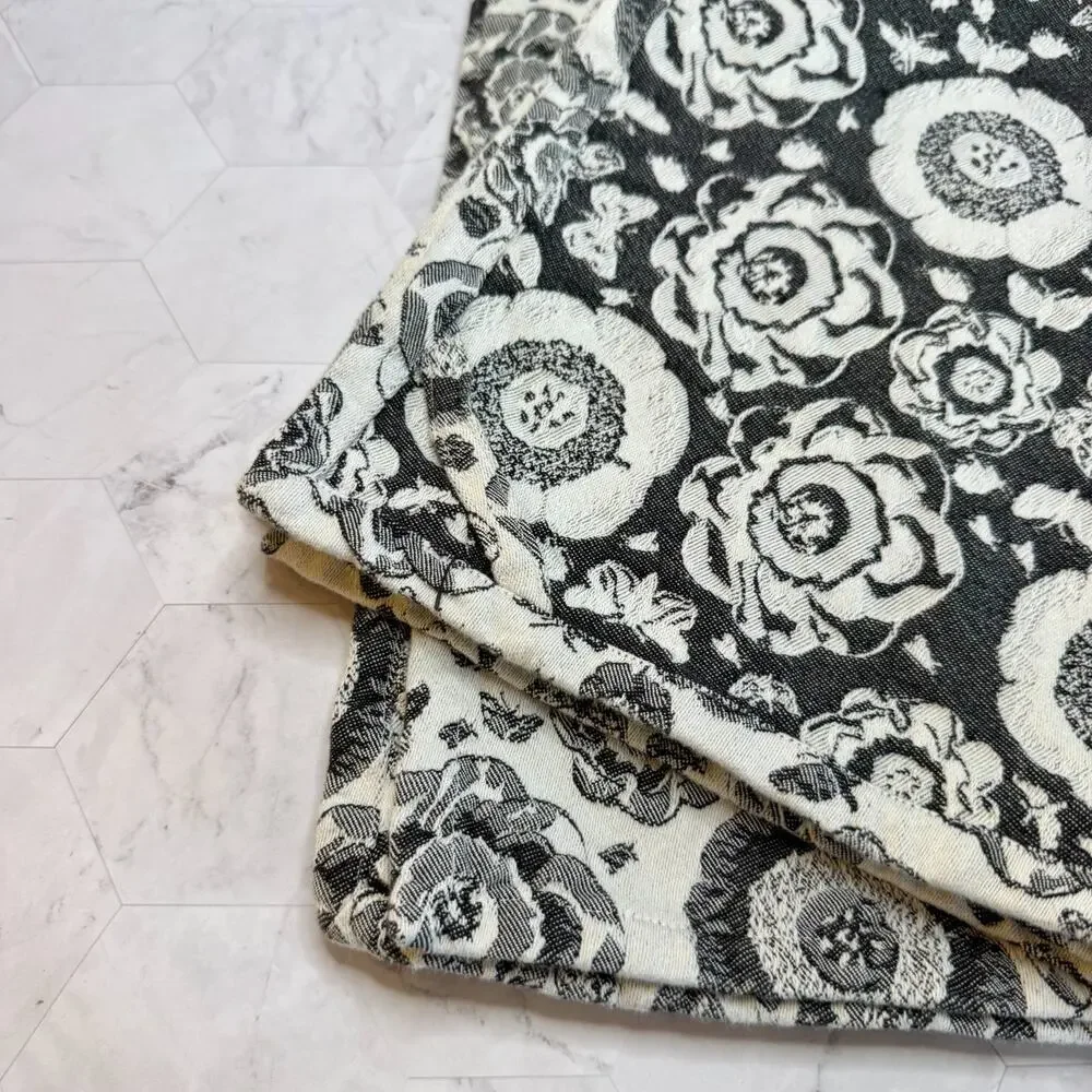 Crate & Barrel Dishtowels Cotton Black & White Floral Jacquard Set of 2 in EUC